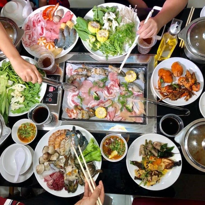 Hot Pot & BBQ Buffet “ စားချင်သူများအတွက် KiT KiT Hot Pot ဆိုင်လေး