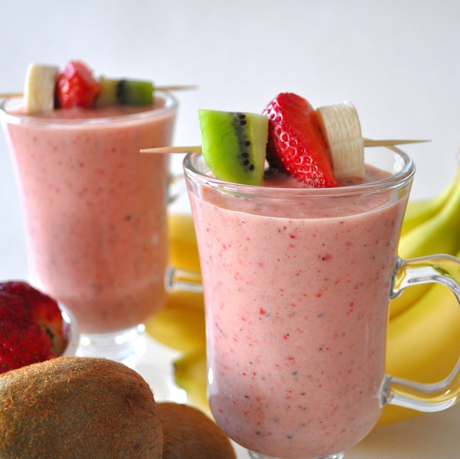 စတော်ဘယ်ရီကီဝီဖျော်ရည် (Strawberry Kiwi Smoothie)