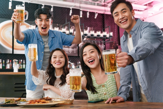 International Beer Day နေ့မှာ ပရိုမိုးရှင်းတွေ ပေးနေတဲ့ Bar (၇) ဆိုင်