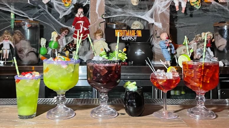 Halloween Special ပရိုမိုးရှင်းတွေ ပေးနေတဲ့ ‌Bar တွေ ရှာနေလား?